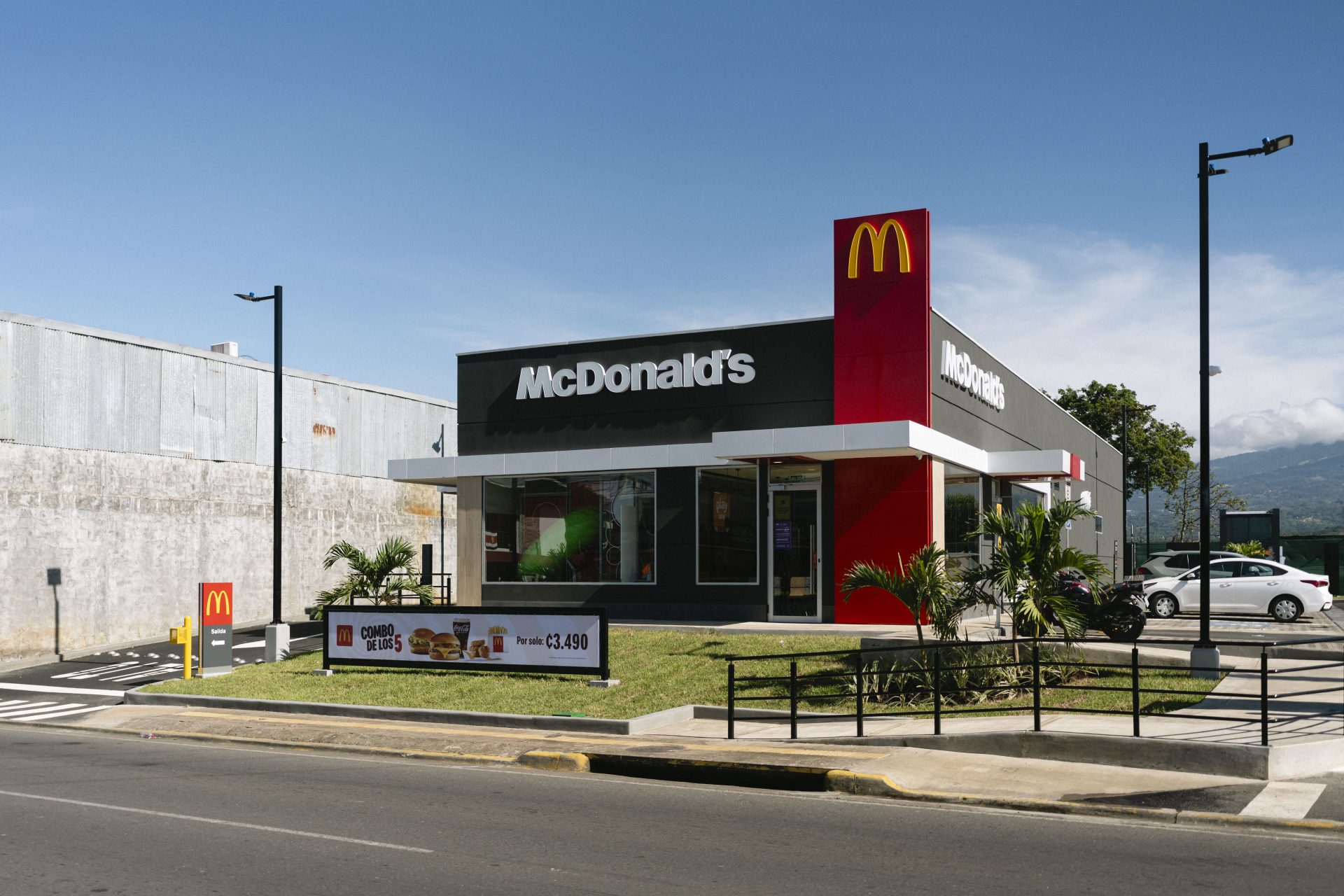 Opinión de McDonald's | El Bosque 1 Opinión de McDonalds El Bosque: ¿Vale la pena visitarlo? | Análisis 2024