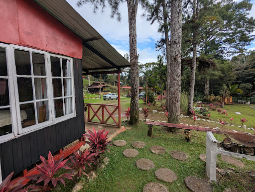 cabañas 4x4 en cerro azul panama